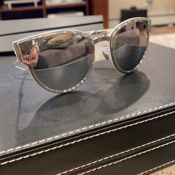 Christian Dior Reflective Silver Sunglasses BNWT - Picture 2 of 4